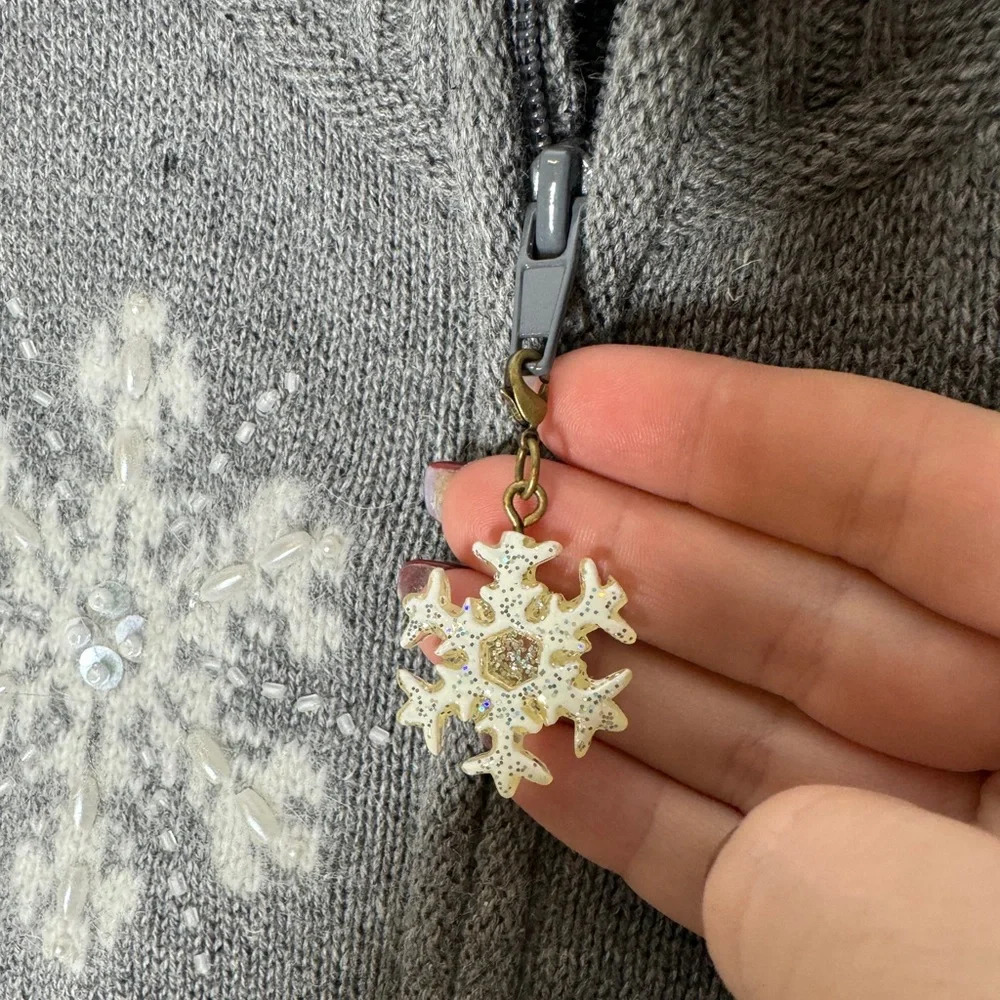 Quacker Factory Gray Snowflake Zip-Up Sweater Ves… - image 3